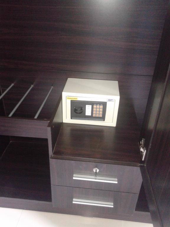 But Different Phuket Boutique Hotel Nai Harn Екстериор снимка