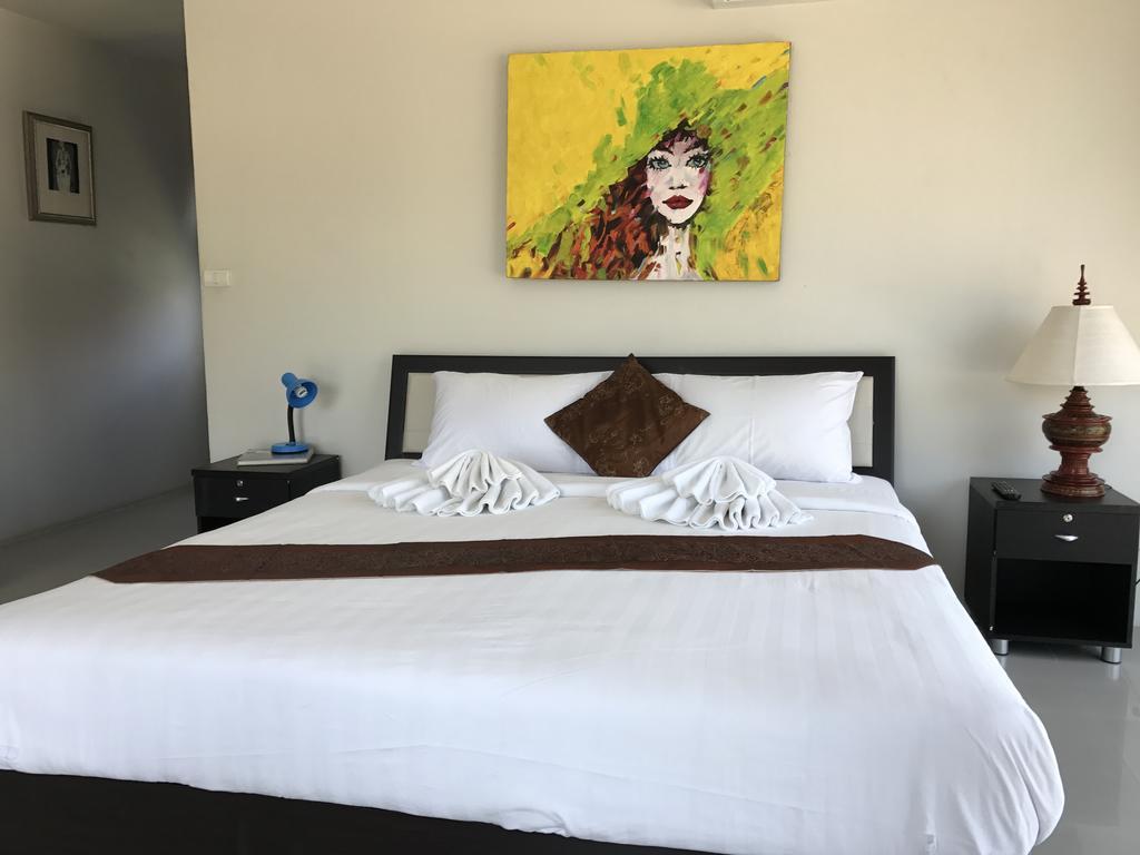 But Different Phuket Boutique Hotel Nai Harn Екстериор снимка
