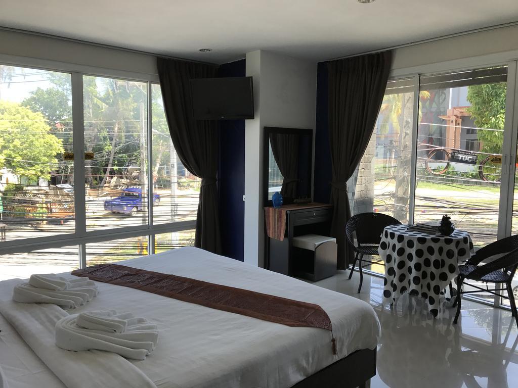 But Different Phuket Boutique Hotel Nai Harn Екстериор снимка