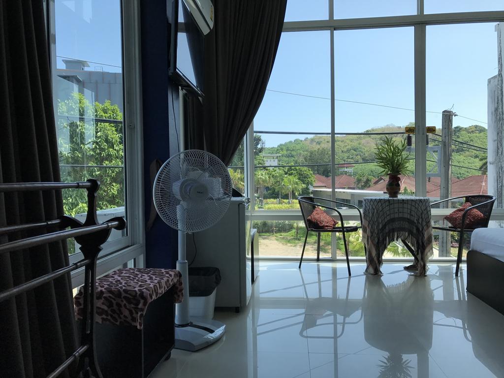 But Different Phuket Boutique Hotel Nai Harn Екстериор снимка