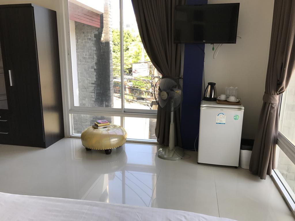 But Different Phuket Boutique Hotel Nai Harn Екстериор снимка