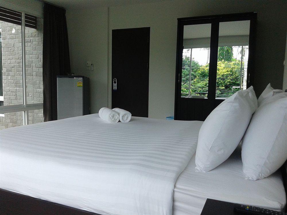 But Different Phuket Boutique Hotel Nai Harn Екстериор снимка