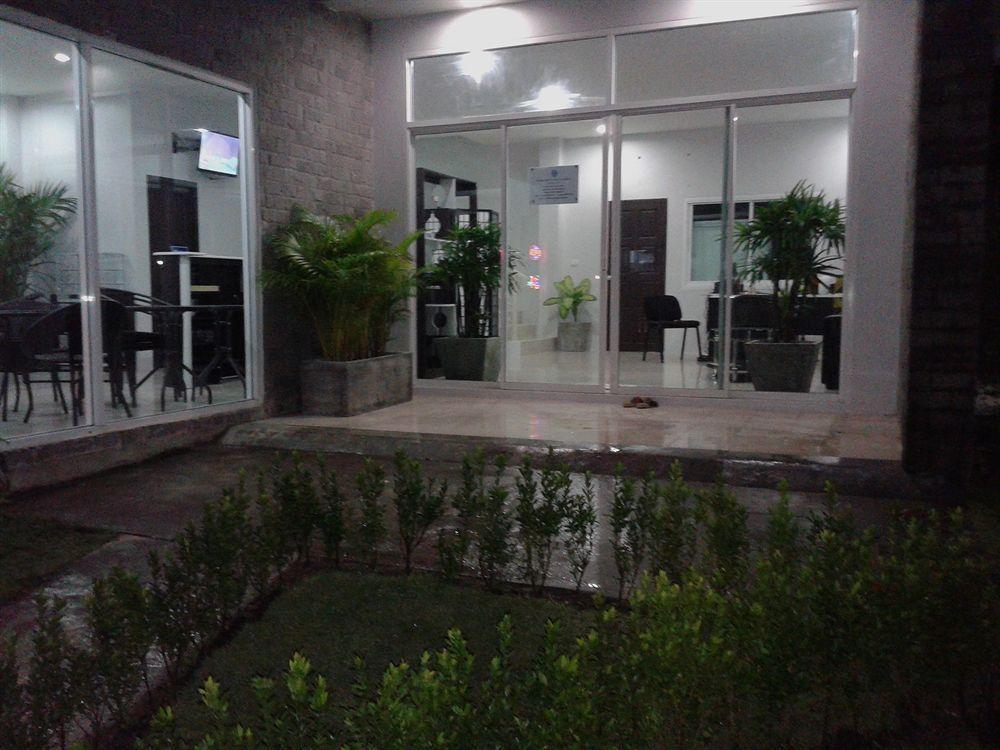 But Different Phuket Boutique Hotel Nai Harn Екстериор снимка