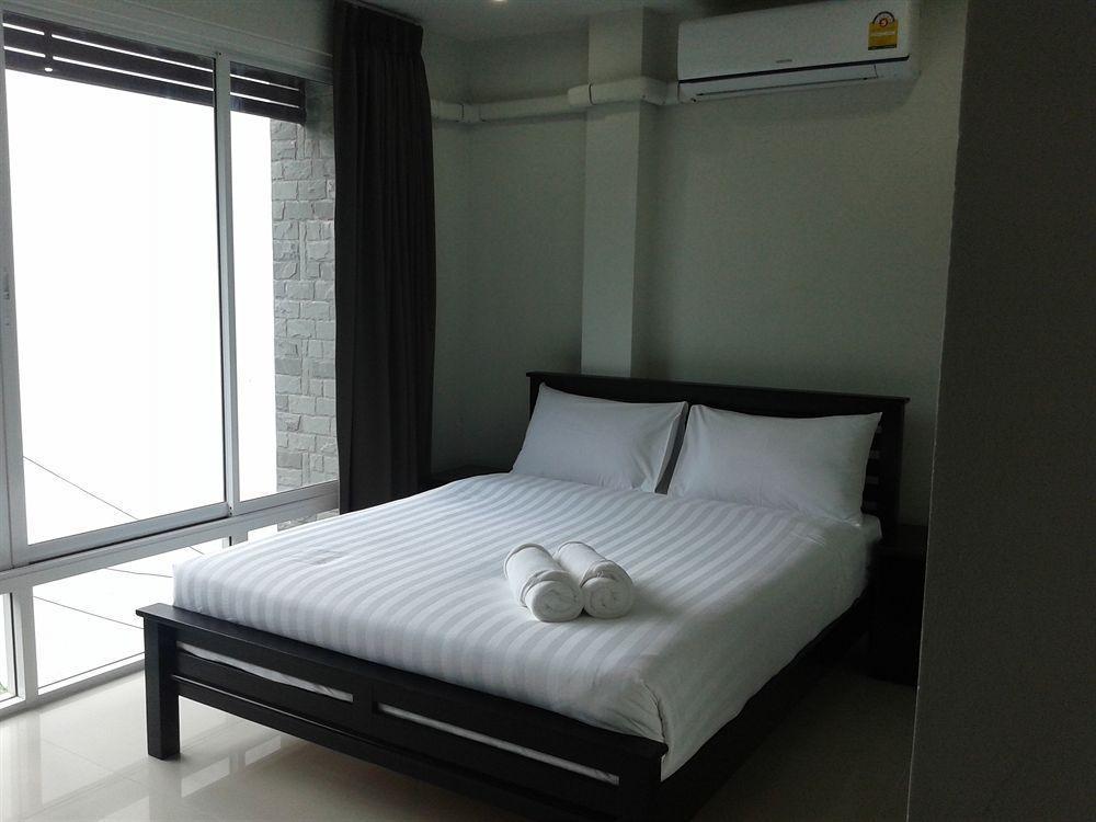 But Different Phuket Boutique Hotel Nai Harn Екстериор снимка