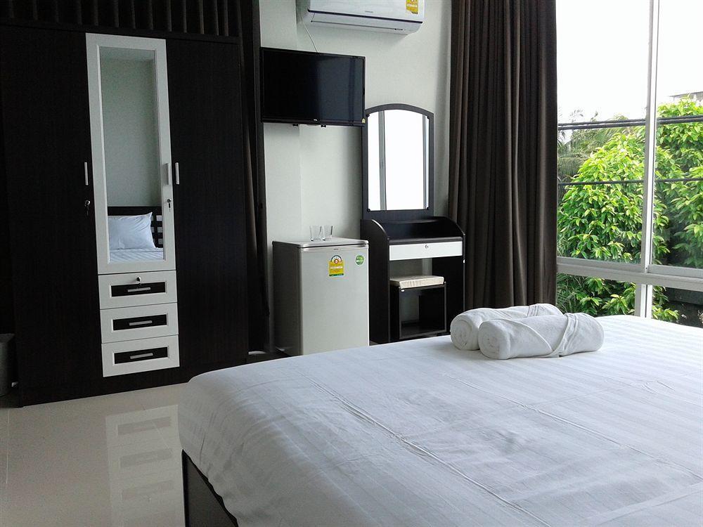 But Different Phuket Boutique Hotel Nai Harn Екстериор снимка