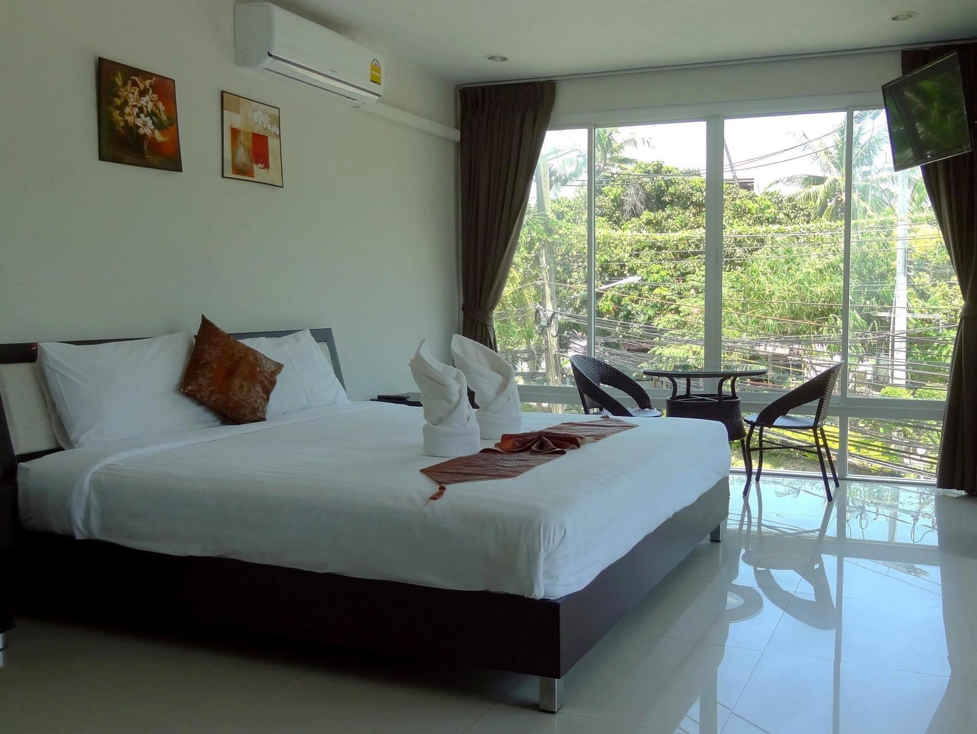 But Different Phuket Boutique Hotel Nai Harn Екстериор снимка