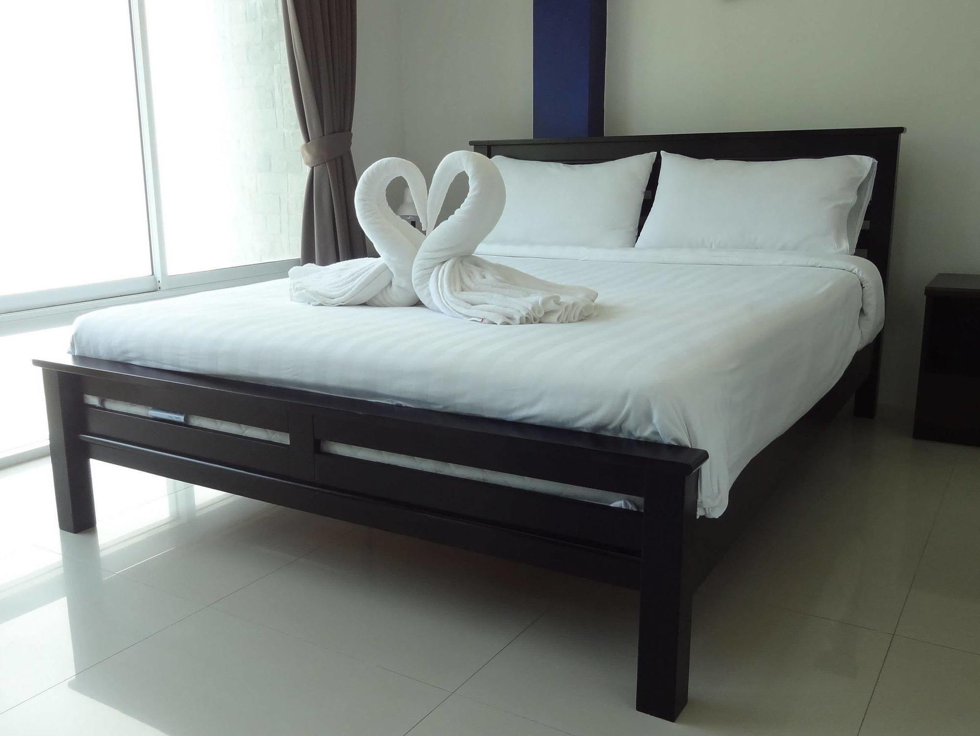 But Different Phuket Boutique Hotel Nai Harn Екстериор снимка
