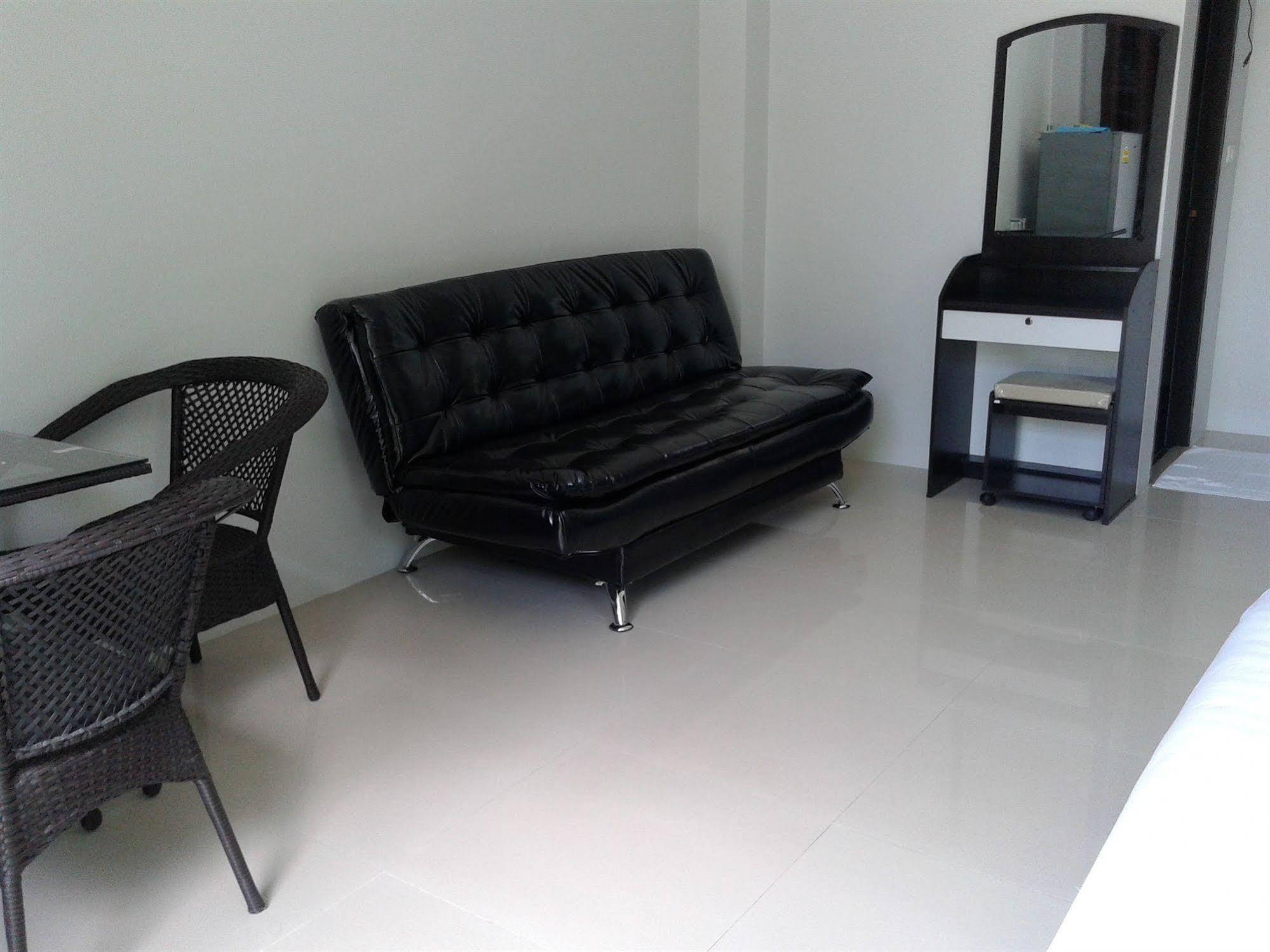 But Different Phuket Boutique Hotel Nai Harn Екстериор снимка