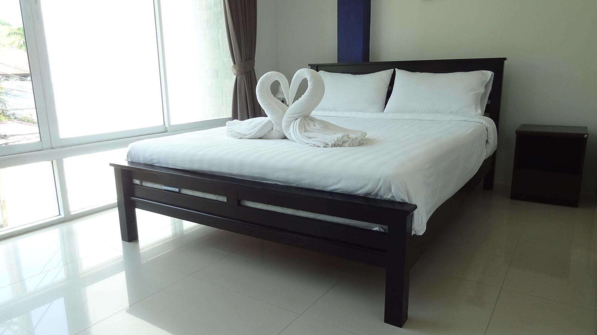 But Different Phuket Boutique Hotel Nai Harn Екстериор снимка