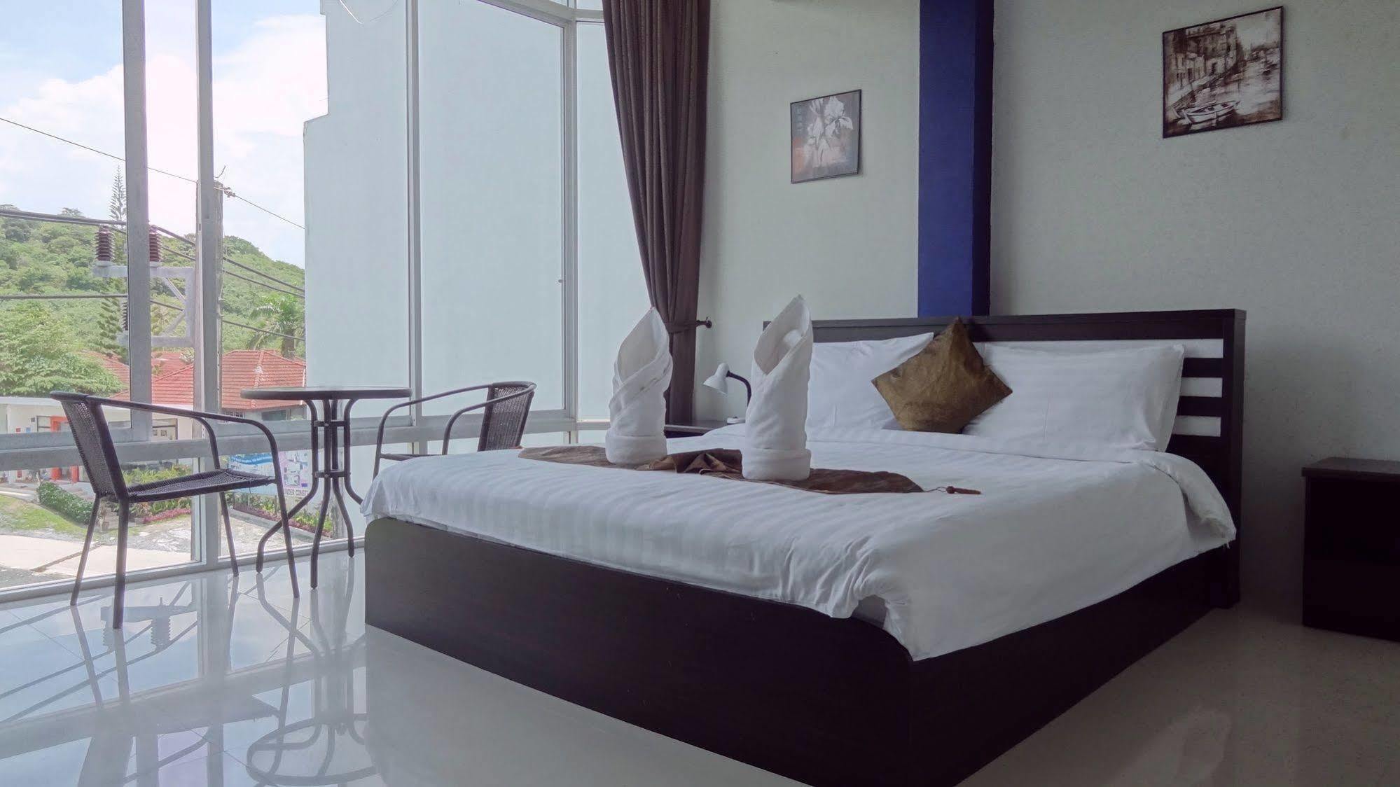But Different Phuket Boutique Hotel Nai Harn Екстериор снимка