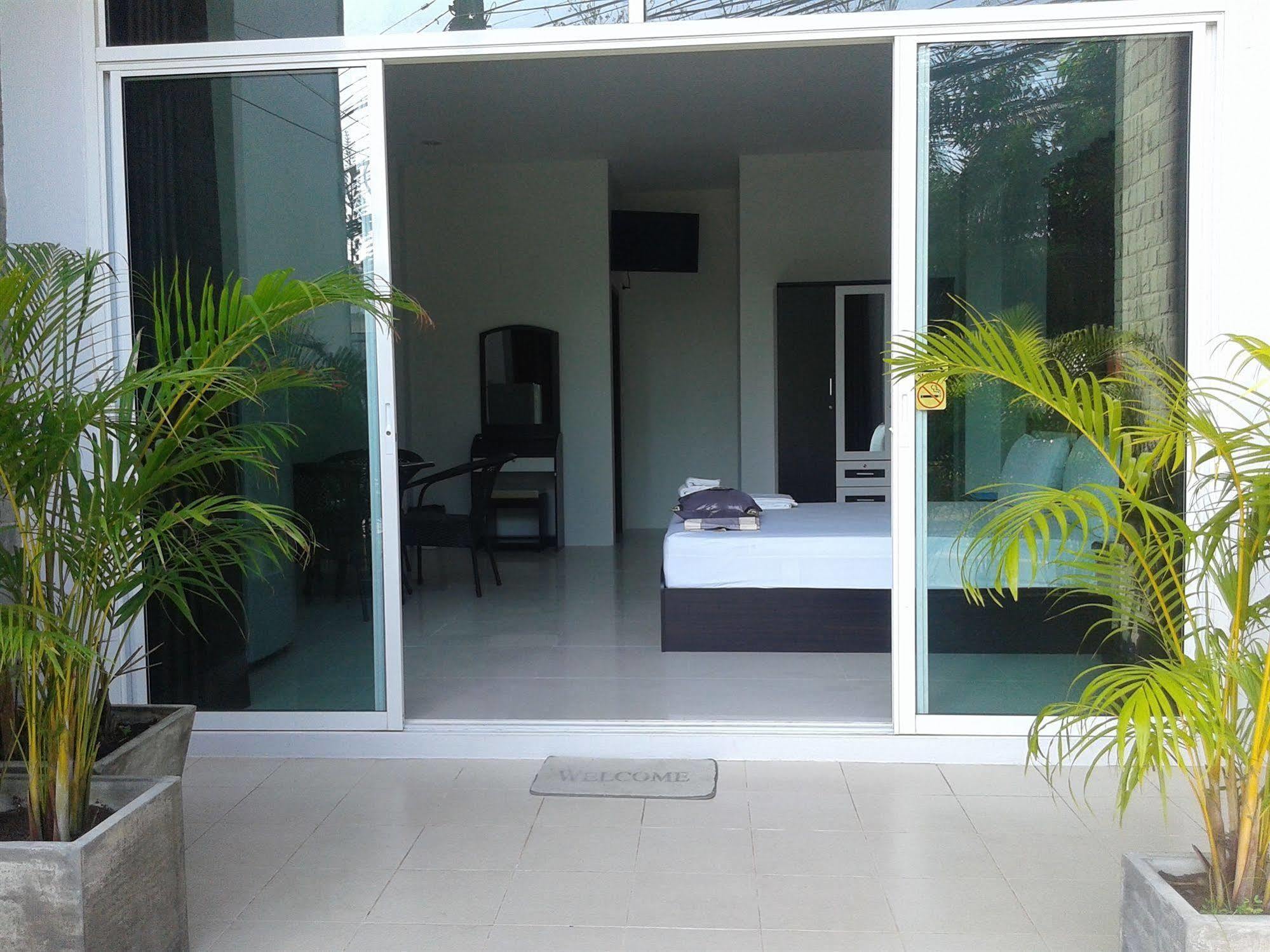 But Different Phuket Boutique Hotel Nai Harn Екстериор снимка