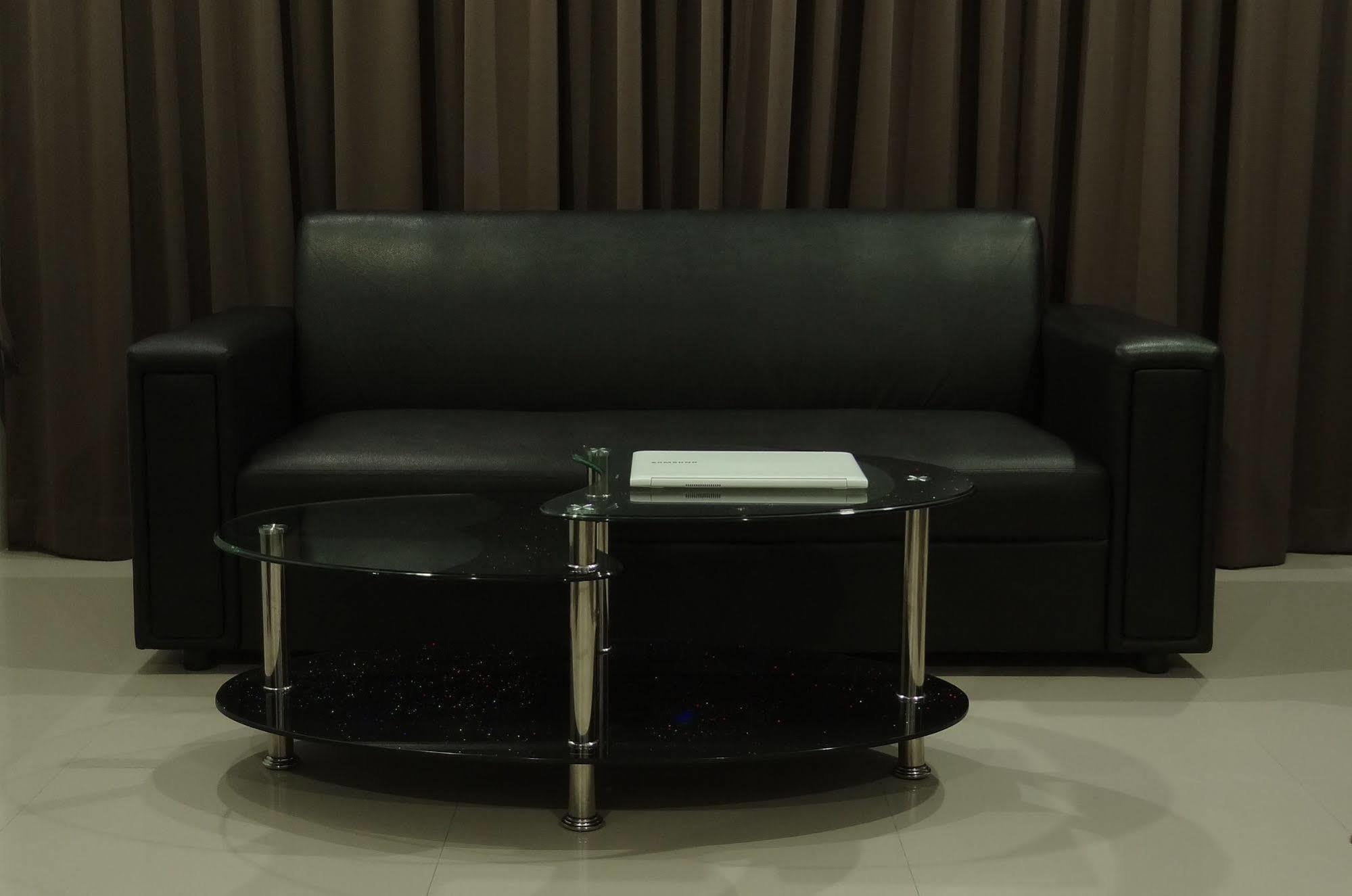 But Different Phuket Boutique Hotel Nai Harn Екстериор снимка