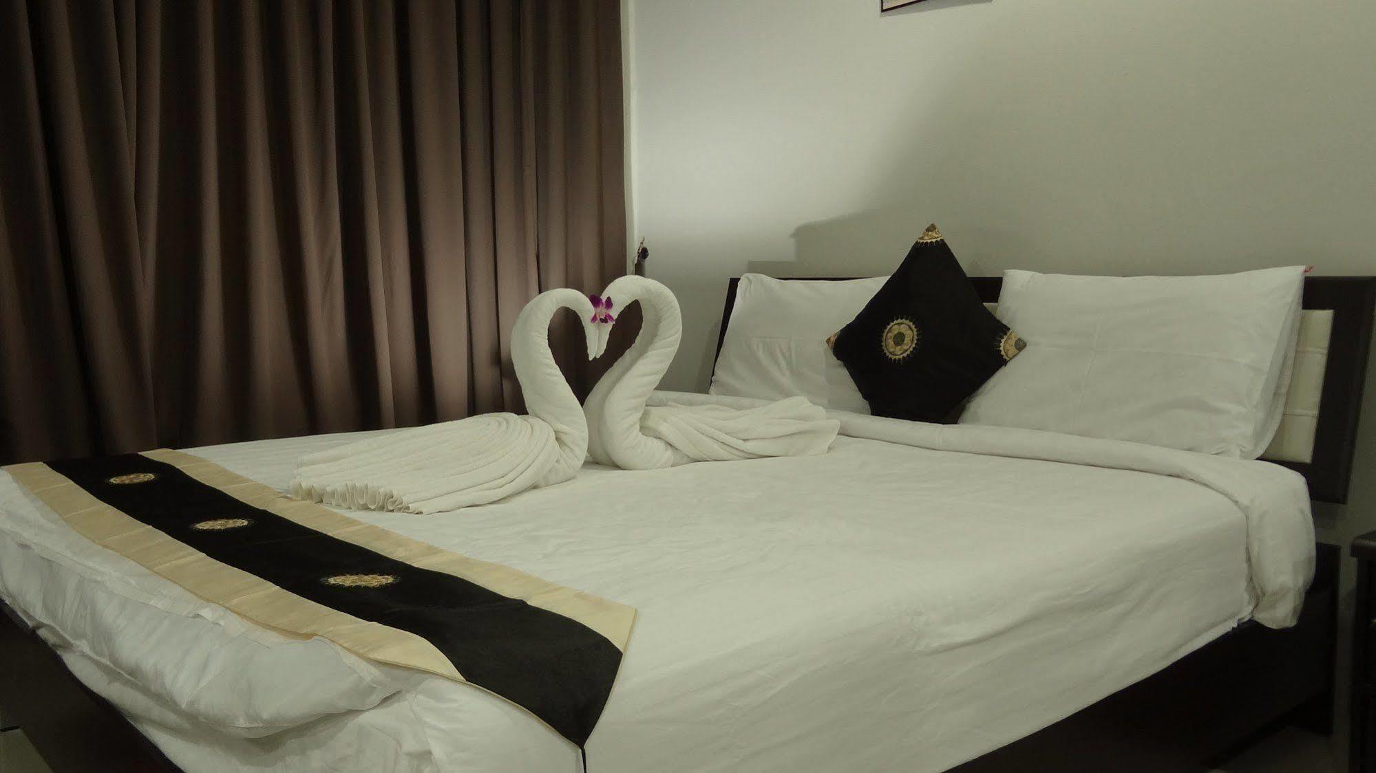But Different Phuket Boutique Hotel Nai Harn Екстериор снимка