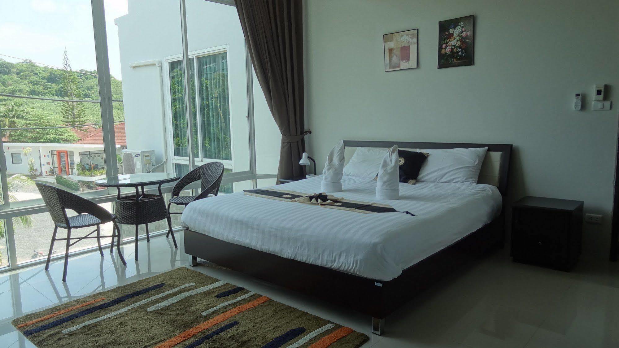 But Different Phuket Boutique Hotel Nai Harn Екстериор снимка